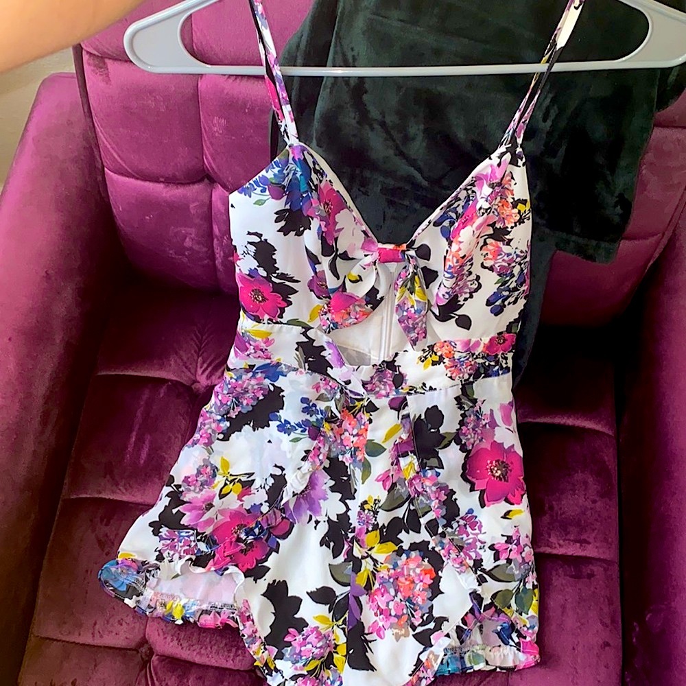 s .0 bebe light shorts romper